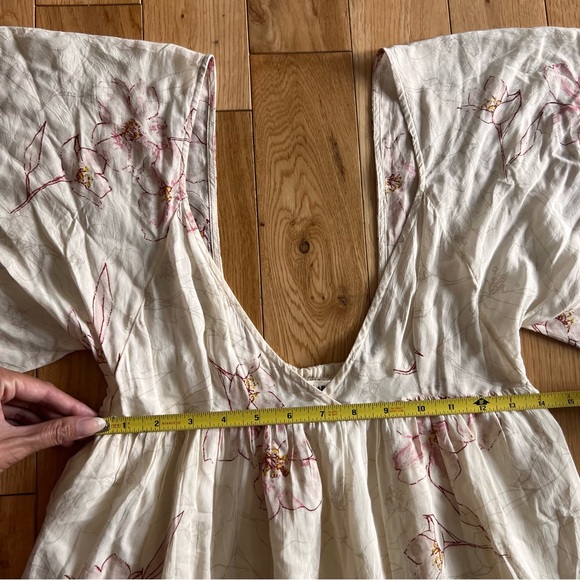 Billabong Seas the Day Ivory Floral Maxi V Neck Flutter Sleeve Tiered Dress Med - Picture 6 of 11